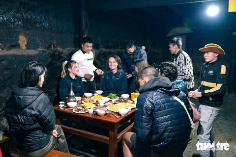 Check in & have dinner at homestay in Dong Van 
