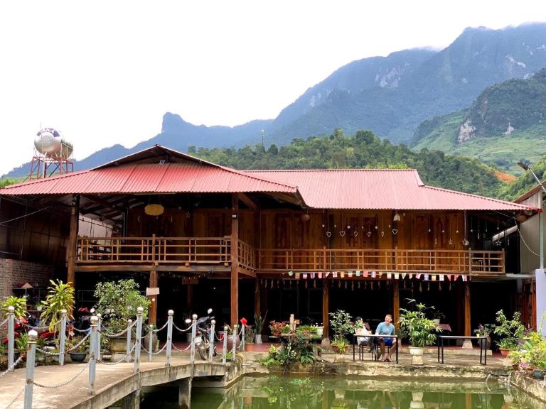 Check in & have dinner at homestay in Dong Van