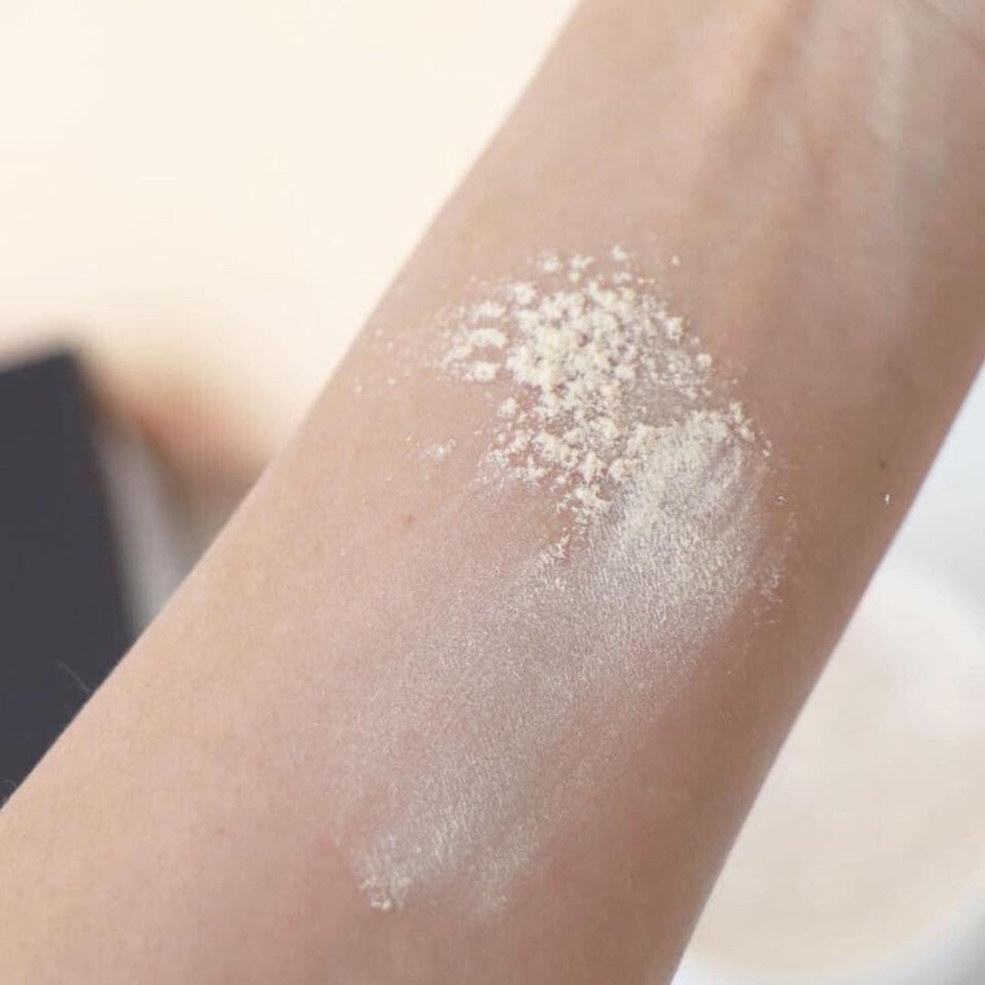 Phấn Phủ Laura Mercier Divinely Flawless Translucent Loose Setting Powder & Puff