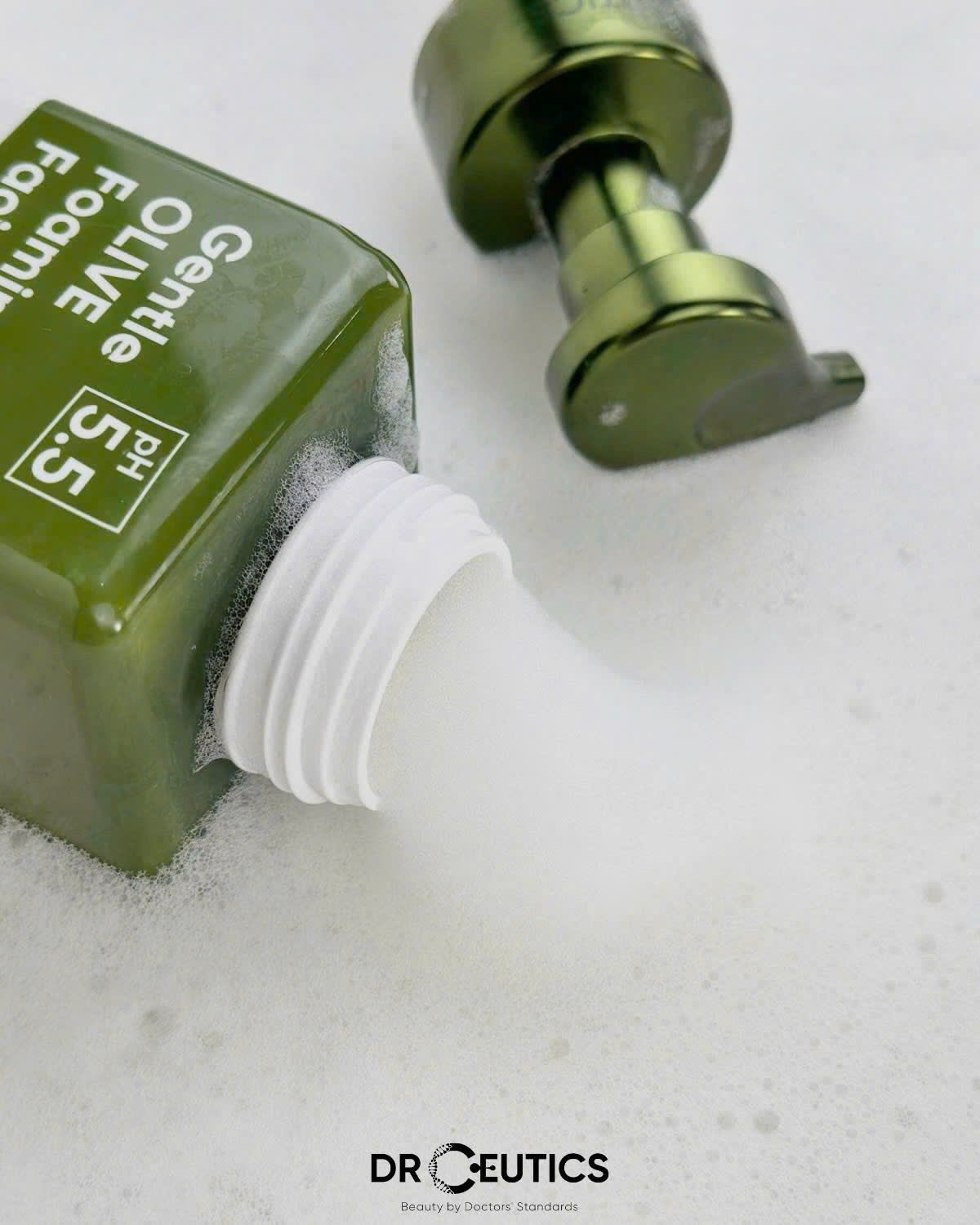 Bọt Rửa Mặt DrCeutics Gentle Olive Foaming Facial Wash 420g