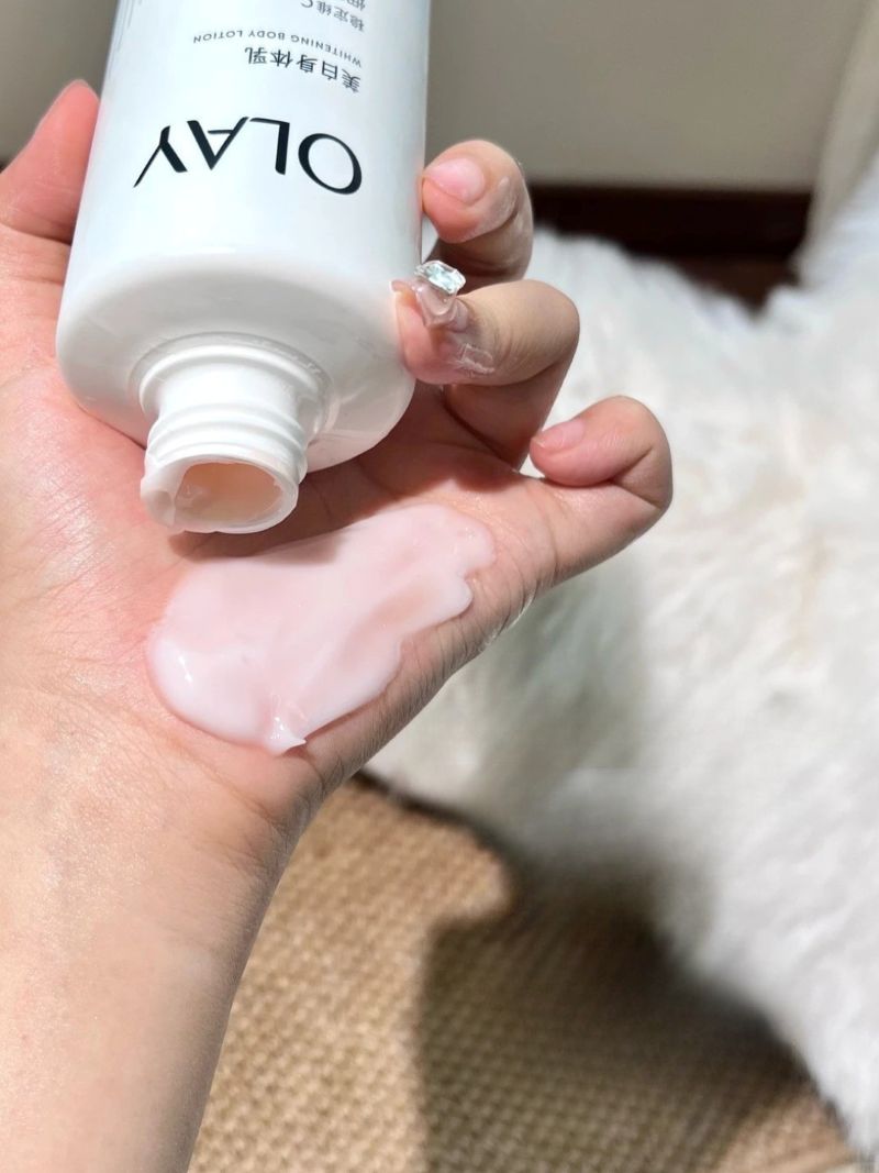 Sữa Dưỡng Thể Sáng Mịn Olay Body 260g