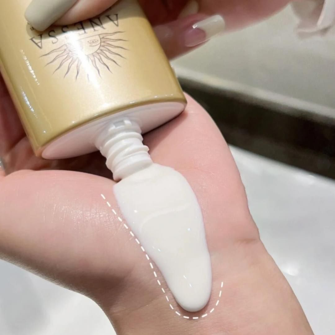 Kem Chống Nắng Anessa Perfect UV Sunscreen Skincare Milk SPF50