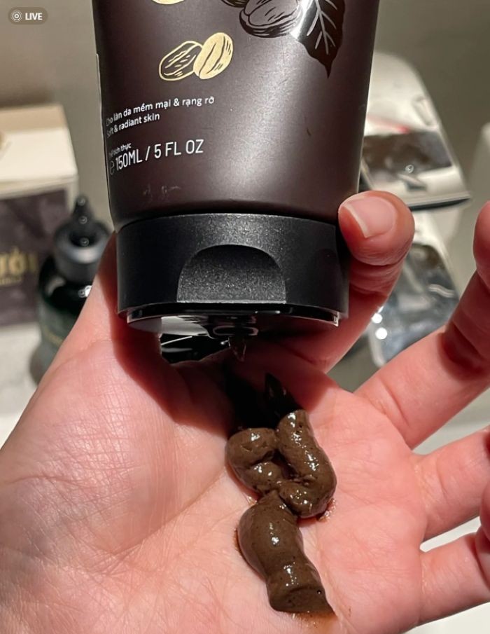 Tẩy Tế Bào Chết Cà Phê Cocoon Dak Lak Coffee Face Polish 150ml