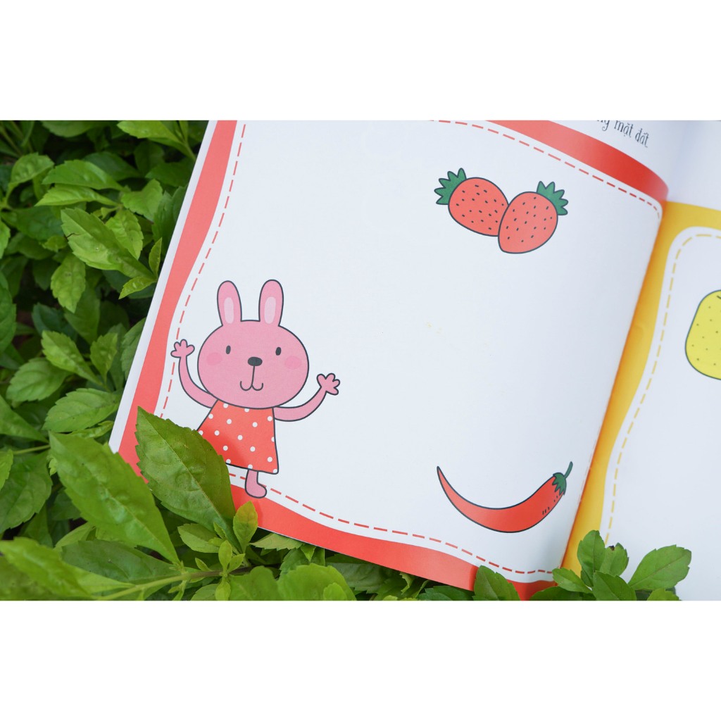 Sách bóc dán giúp trẻ phát triển nhận thức đầu đời - Cho trẻ 3 - 6 tuổi - Đinh Tị Books