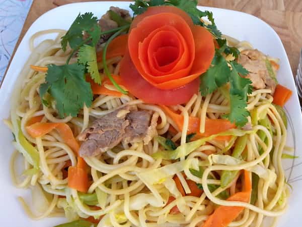 Mì xào thịt heo