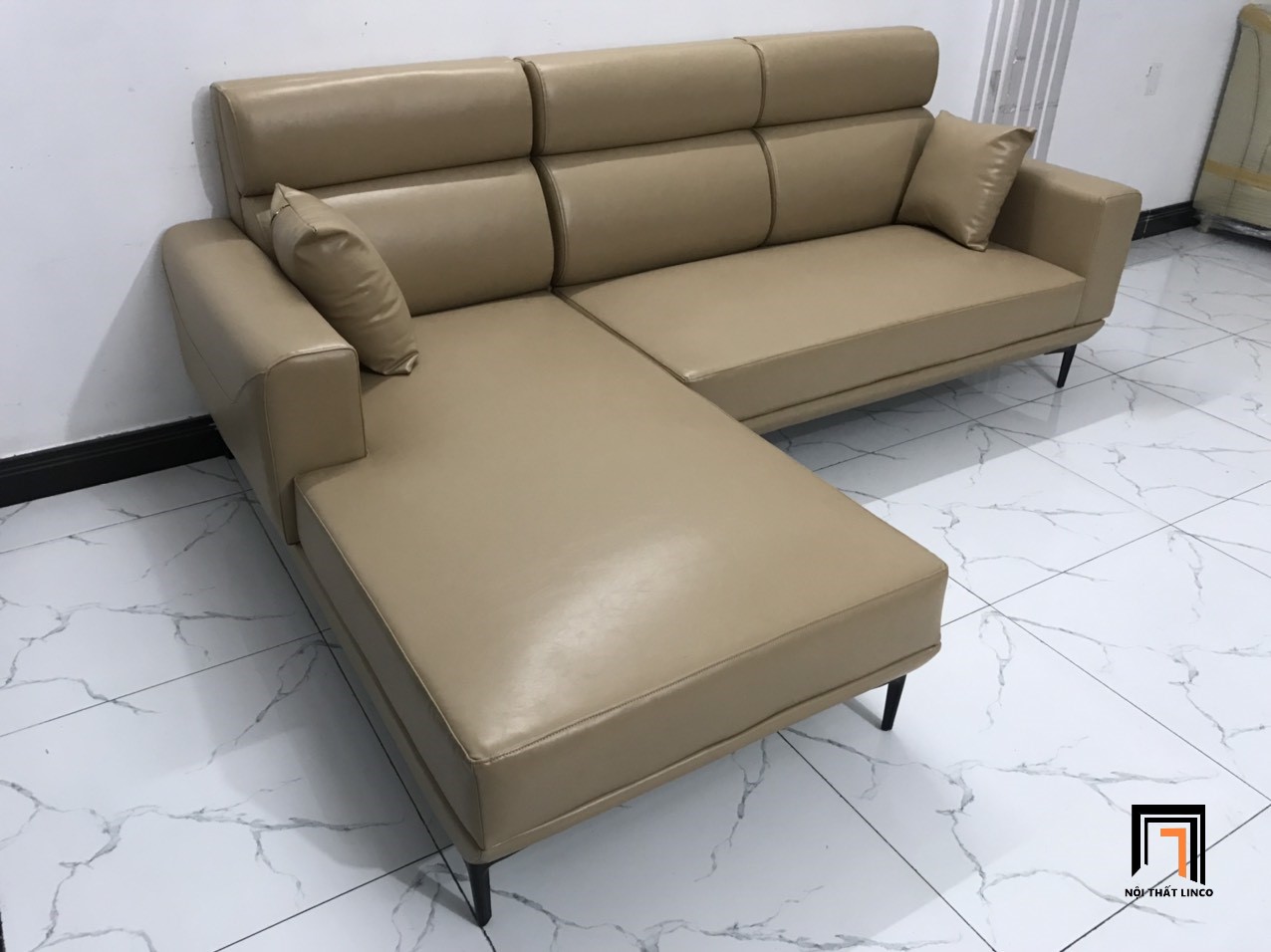 sofa da màu nâu sữa