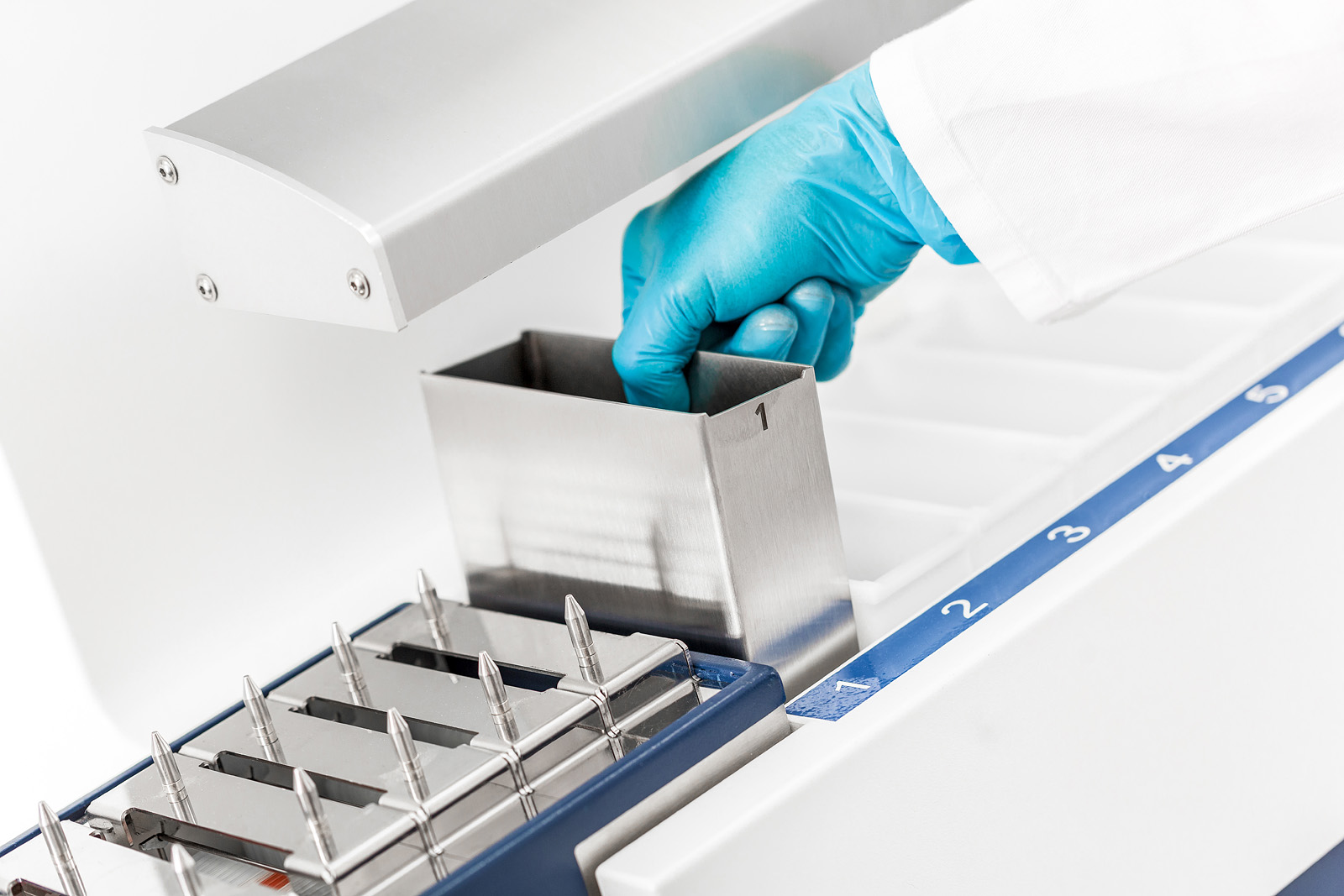 Máy nhuộm tiêu bản tuyến tính, model: Cromatec I, hãng: Slee Medical/Đức