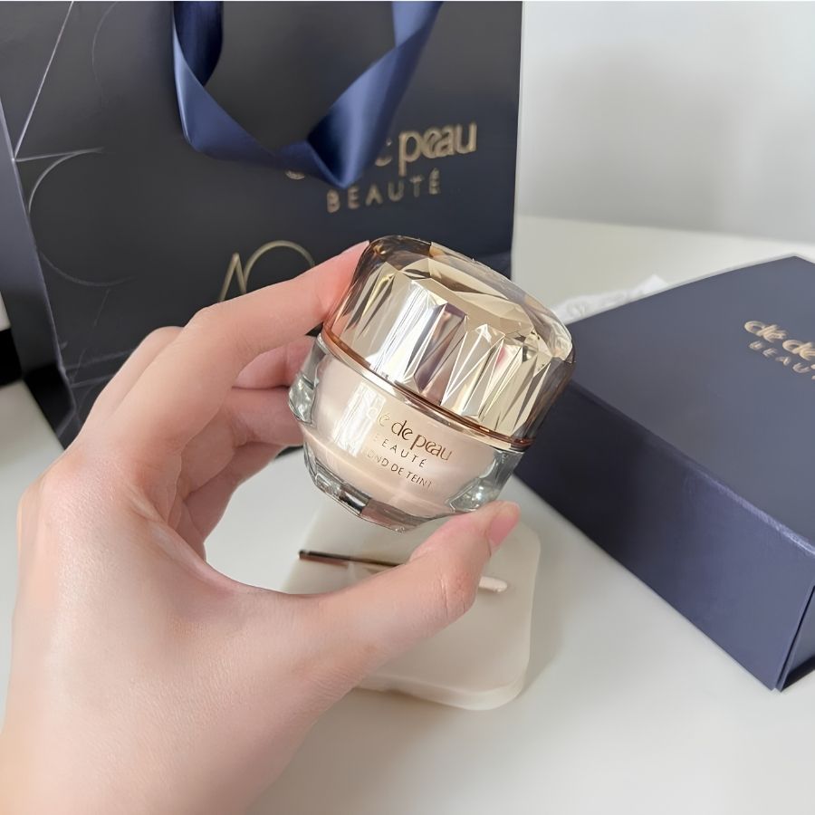 [Minisize] Kem Nền Clé de Peau Le Fond De Teint The Foundation #I10 Very Light Ivory 3ml – Cho Lớp Nền Sang Trọng, Căng Mịn Và Rạng Rỡ Tự Nhiên