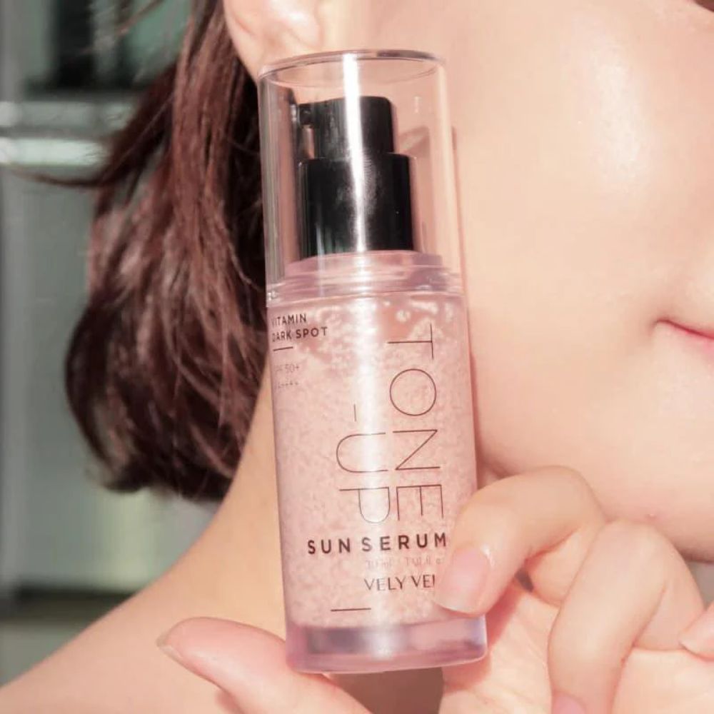 Tinh Chất Chống Nắng Nâng Tone Vely Vely Vitamin Dark Spot Tone Up Sun Serum SPF50+ PA++++ 30ml