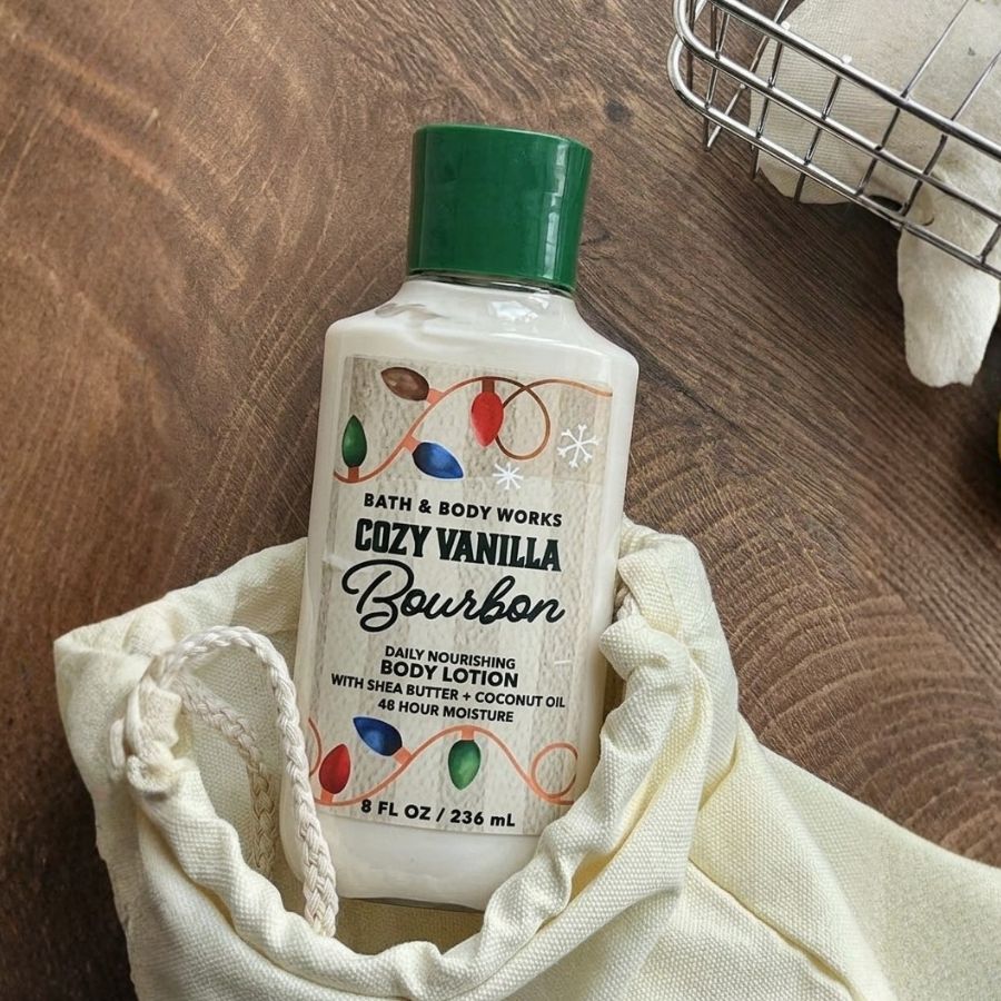 Sữa Dưỡng Thể Hương Nước Hoa Bath & Body Works Cozy Vanilla Bourbon 236ml Hương Vanilla Ngọt Ngào, Ấm Áp & Sang Trọng