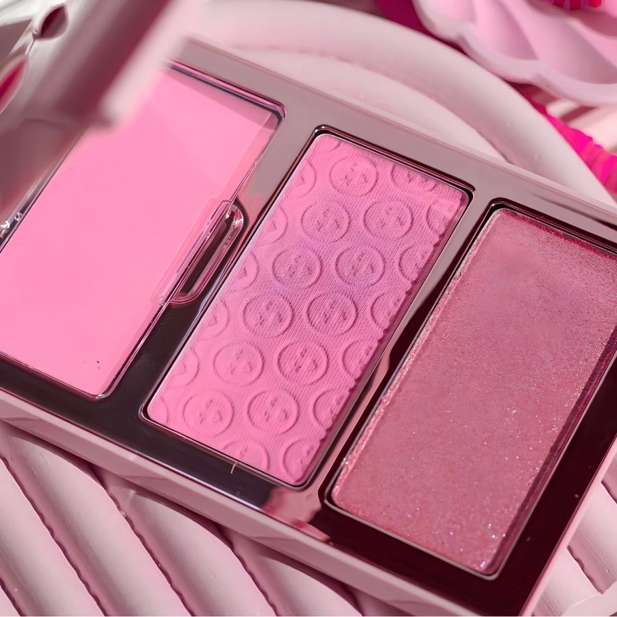 [Fullsize] Bảng Phấn Má Hồng ONE/SIZE Cheek Clapper 3D Blush Trio Palette – Bộ Ba Má Hồng Đa Hiệu Ứng Cho Gương Mặt Rạng Rỡ