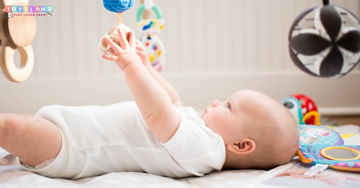 Đồ chơi trẻ em sơ sinh: Hướng dẫn ba mẹ lựa chọn an toàn cho sức khỏe của bé