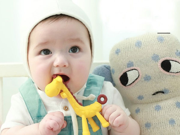 đồ chơi trẻ em sơ sinh