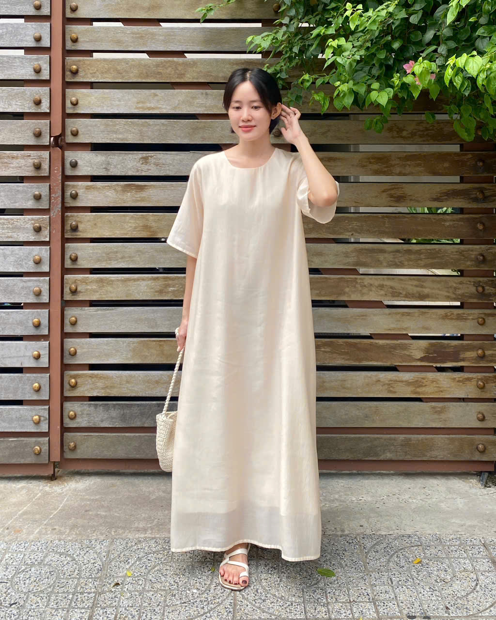 ĐẦM HOA CÓ TAY