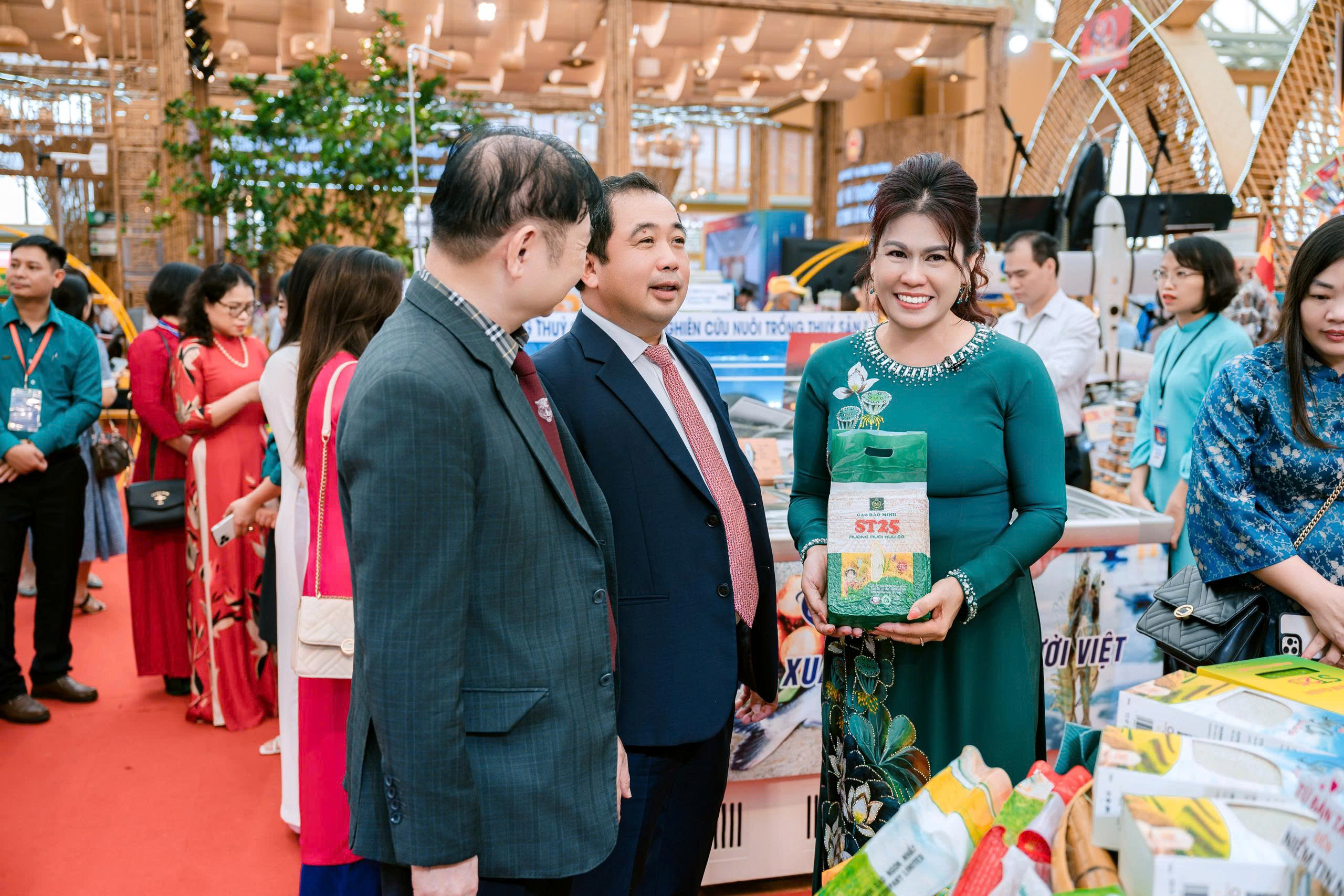 HÀNH TRÌNH 30 NĂM CỦA CEO BÙI THỊ HẠNH HIẾU VÀ KHÁT VỌNG NÂNG TẦM DÒNG GẠO THƯỢNG HẠNG QUEEN RICE BẢO MINH