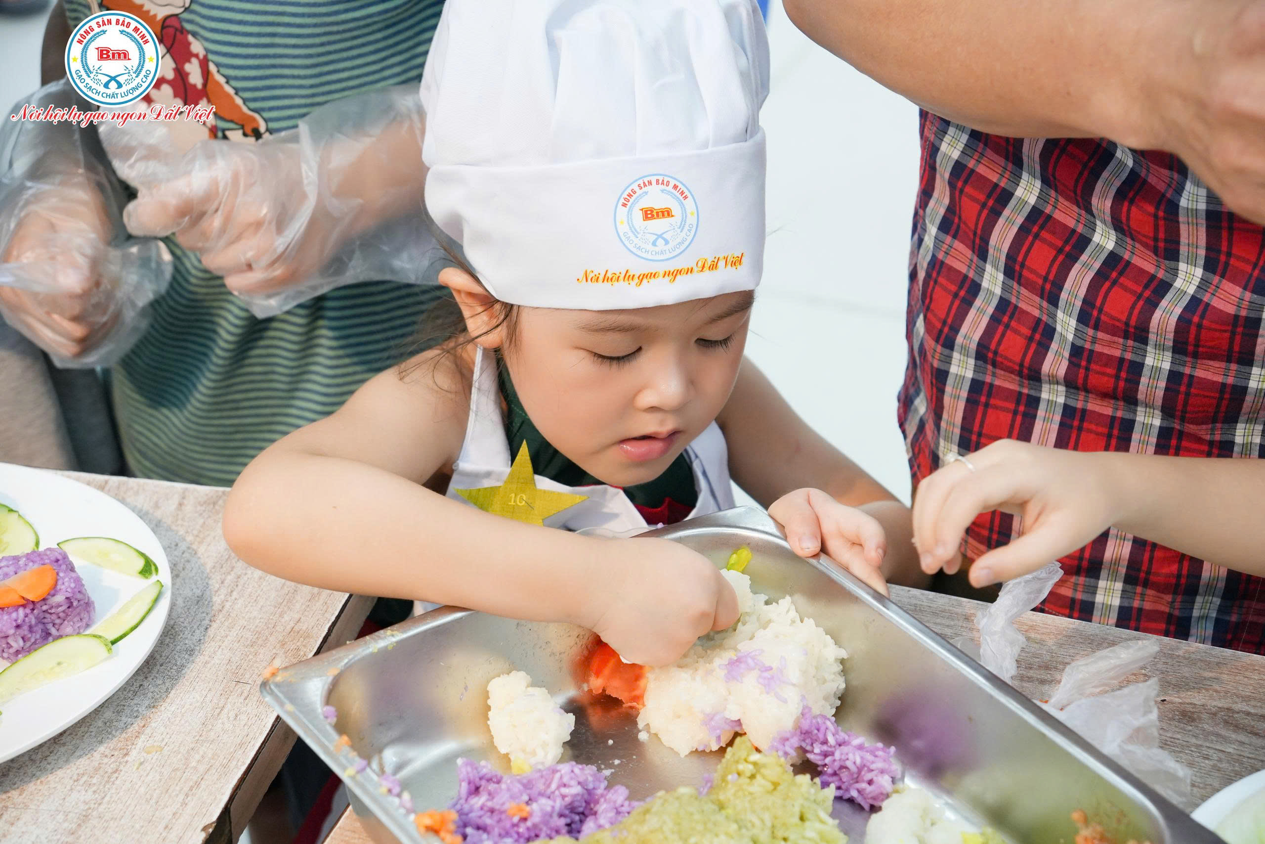CHĂM SÓC SỨC KHỎE THỂ CHẤT VÀ TINH THẦN CỦA TRẺ: HÀNH TRÌNH BẮT ĐẦU TỪ GIAN BẾP NHỎ