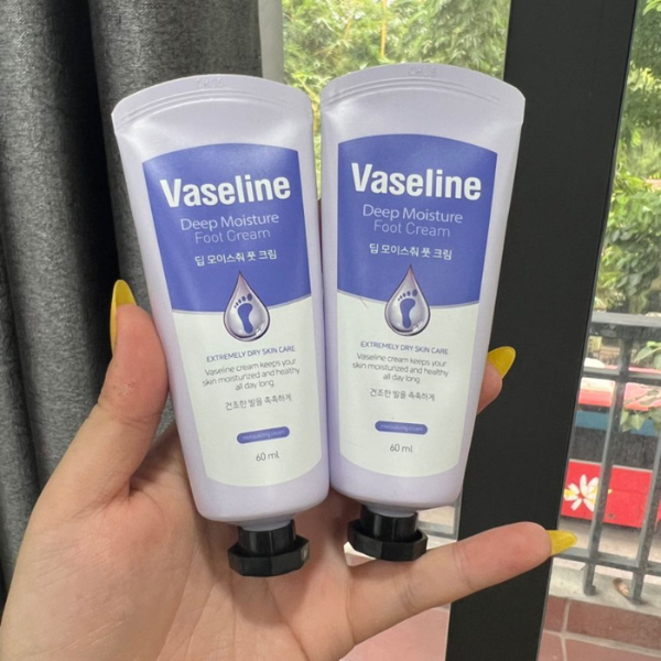 Kem dưỡng da tay và móng Vaseline Deep Moisture Hand & Nail Cream 60ml (tuýp)
