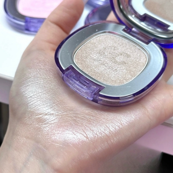 Phấn Bắt Sáng Girl Crush Glow Bouncy Highlighter 4g