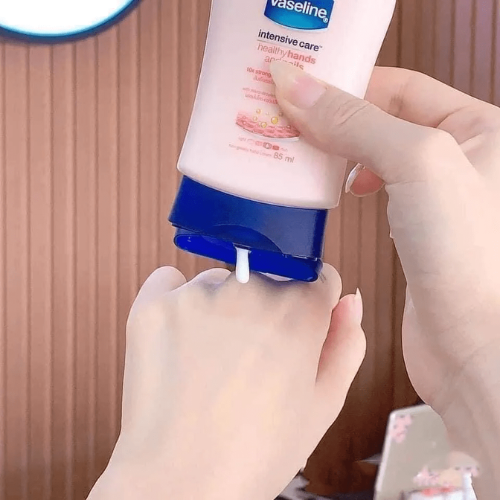 Kem Dưỡng Da Tay Và Móng Vaseline Intensive Care 85ml