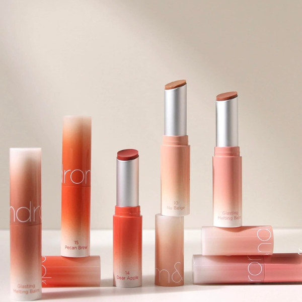 Son thỏi dưỡng có màu Romand Glasting Melting Balm