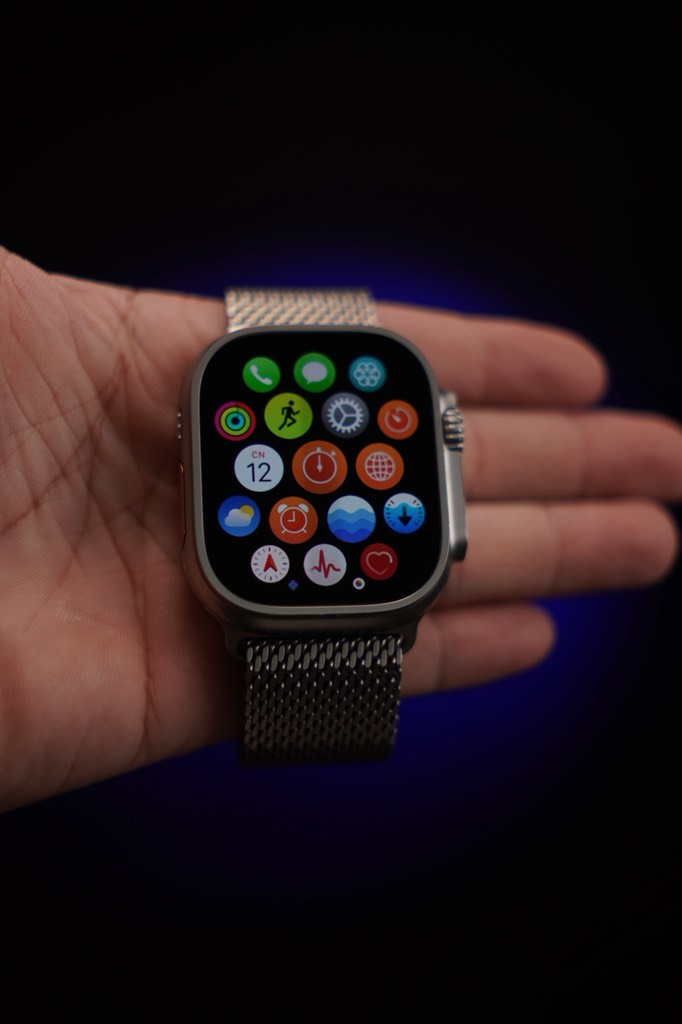 Apple Watch Ultra 2 + Titanium Milanese Loop (likenew fullbox, bh 6/2026)