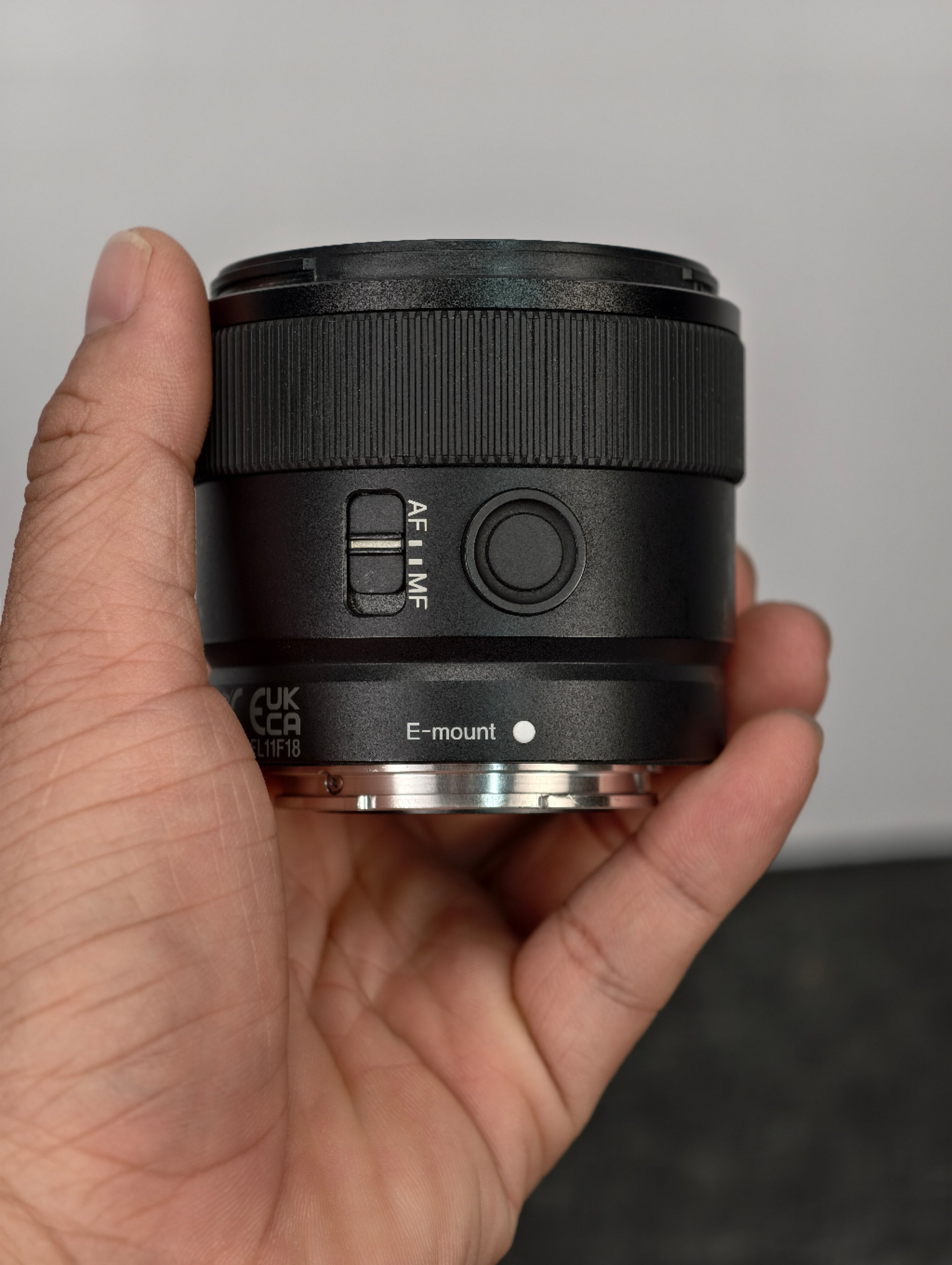 Sony E 11mm F1.8 likenew