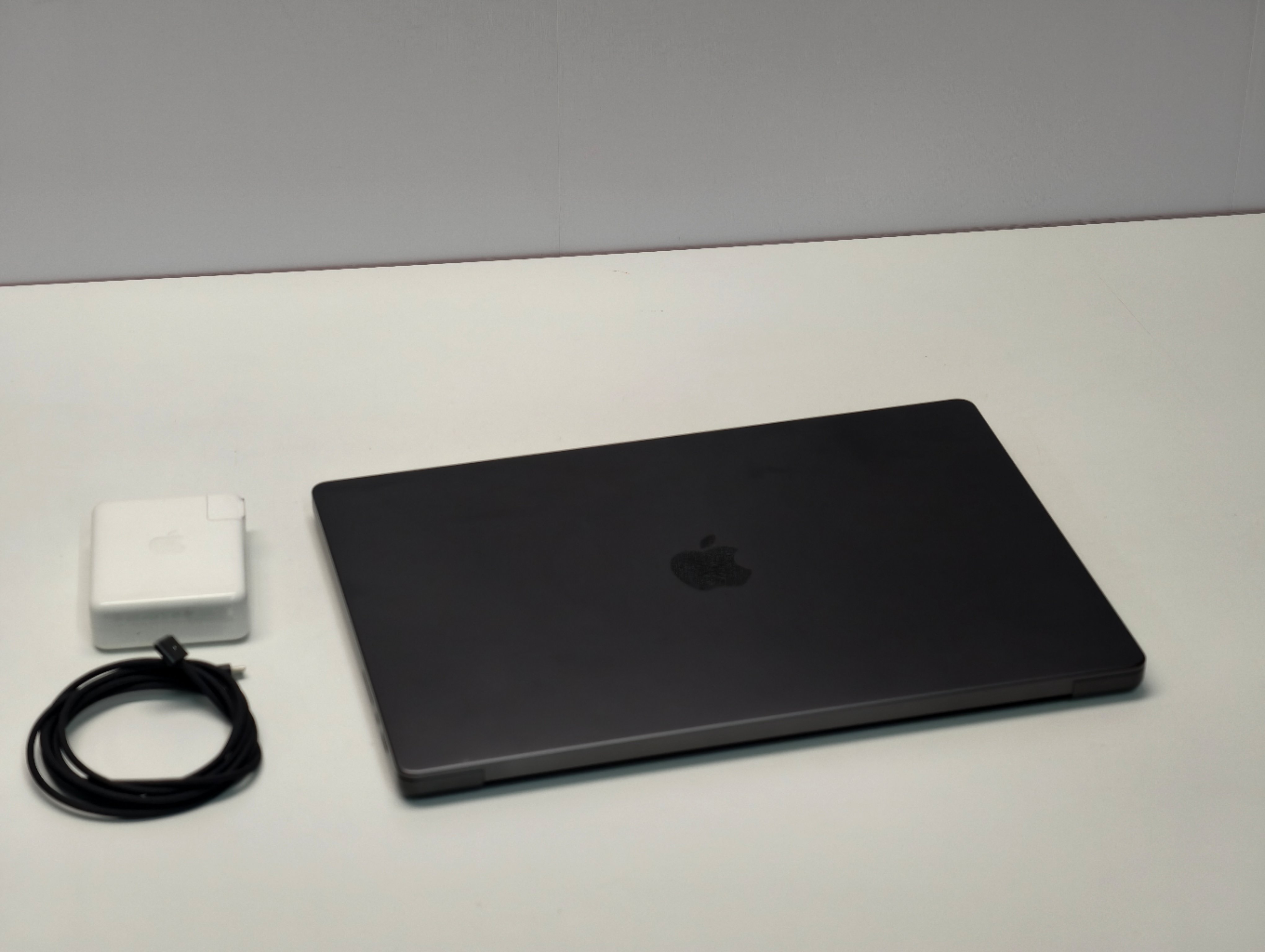 Macbook Pro 16-inch chip M4 Pro RAM 24GB SSD 1TB hình thức 99% pin 100% sạc 24l, care 11/12/2025