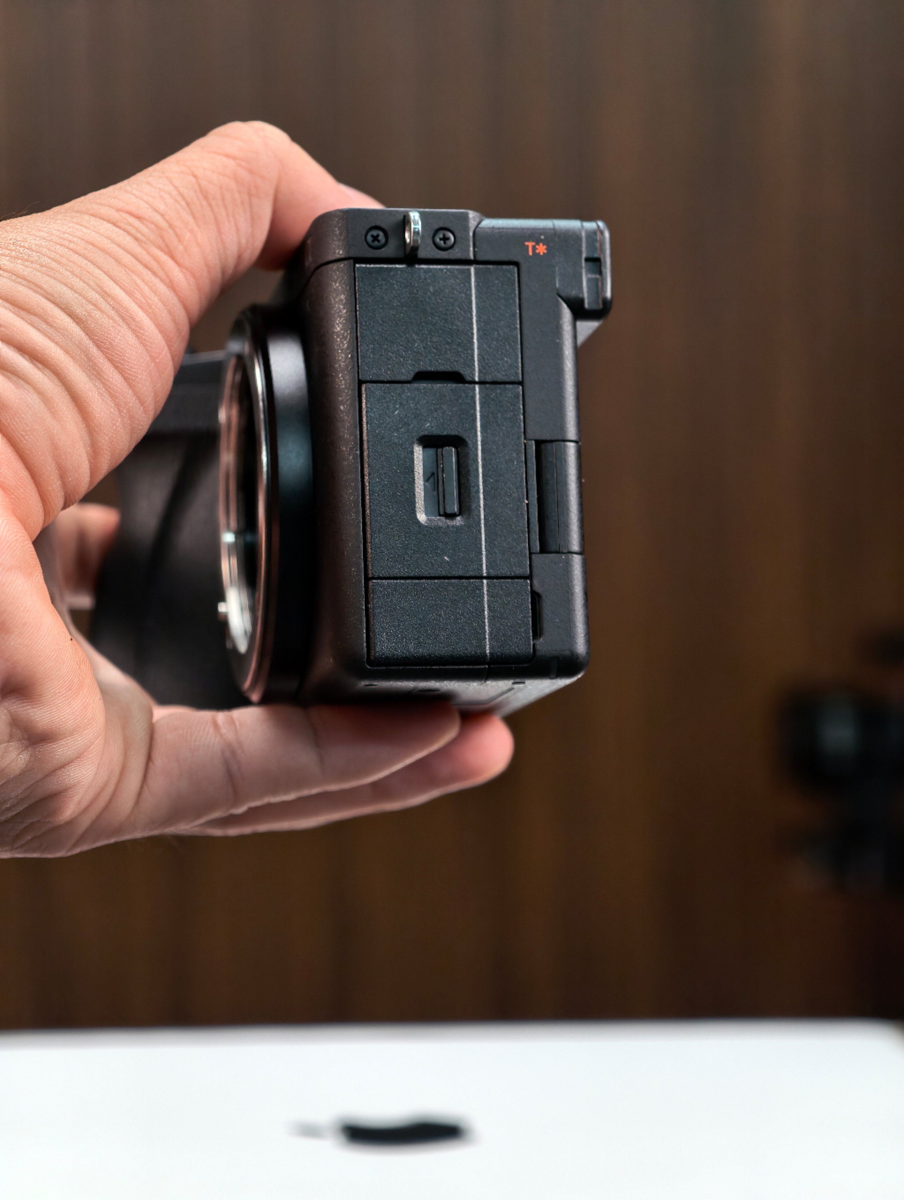 Sony A6700 likenew fullbox bh hãng đến 02/1/2026