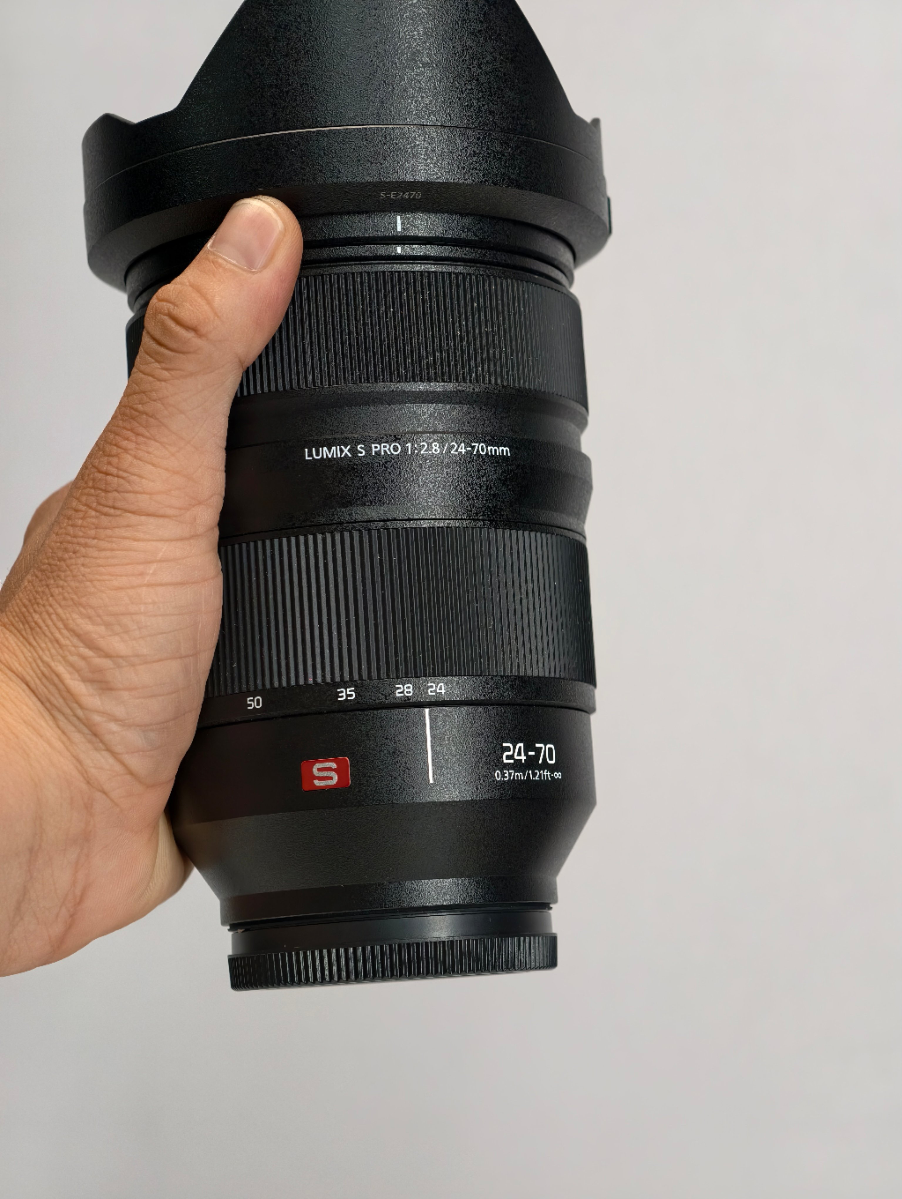 Lumix 24-70 S Pro likenew đủ cap hood zin