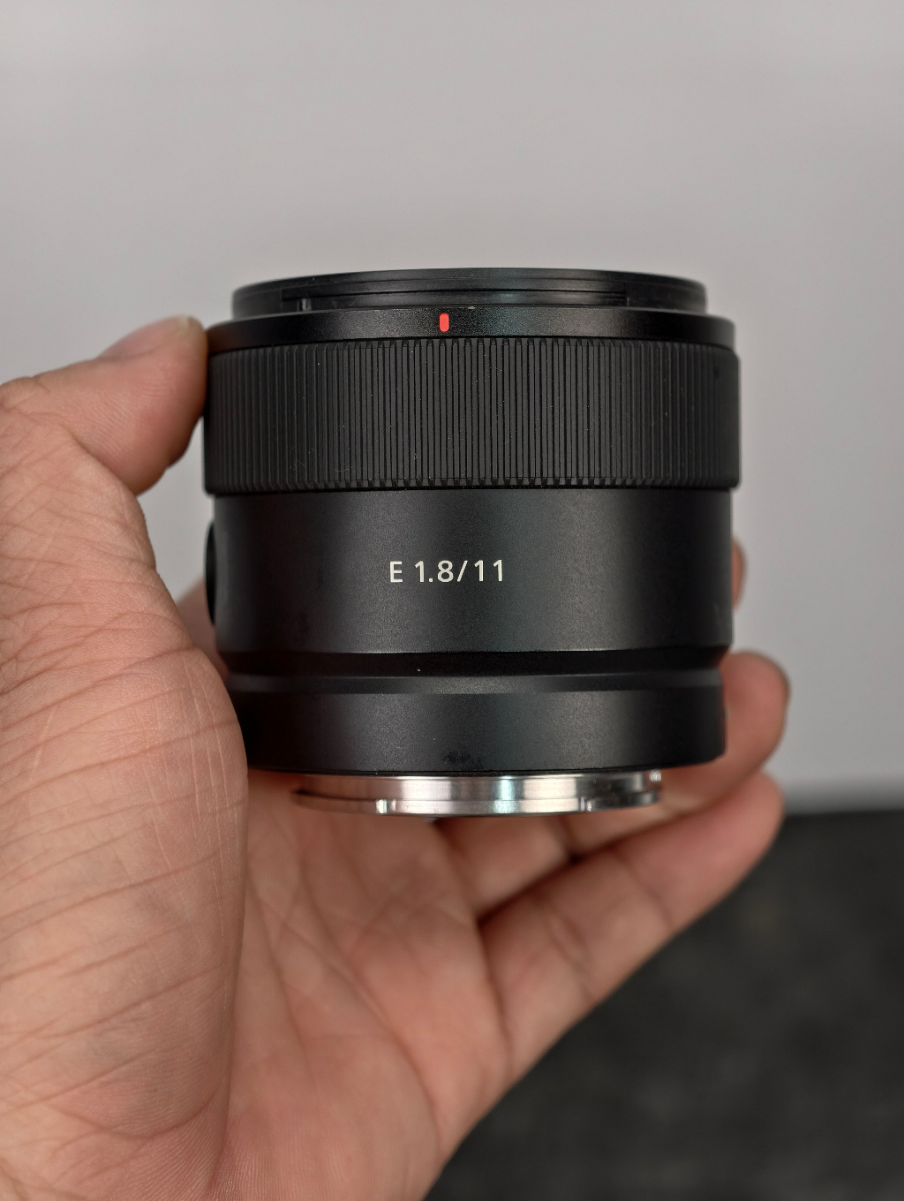 Sony E 11mm F1.8 likenew