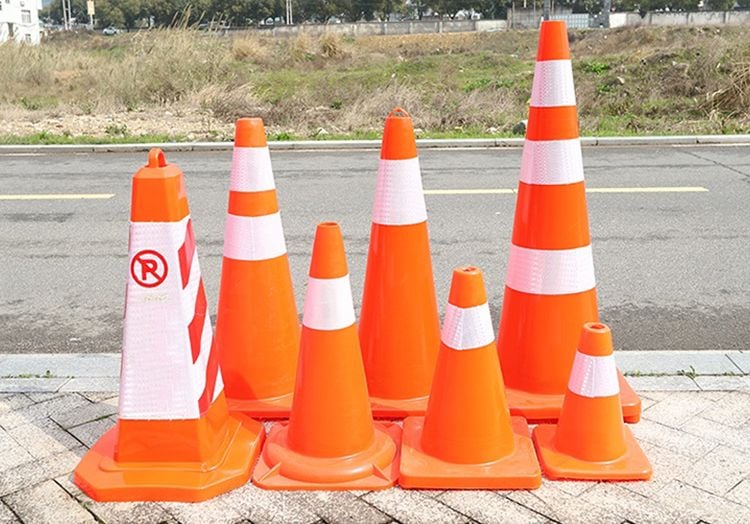 Cung cấp phân phối cọc tiêu phản quang phân luồng giao thông tại Hà Nội