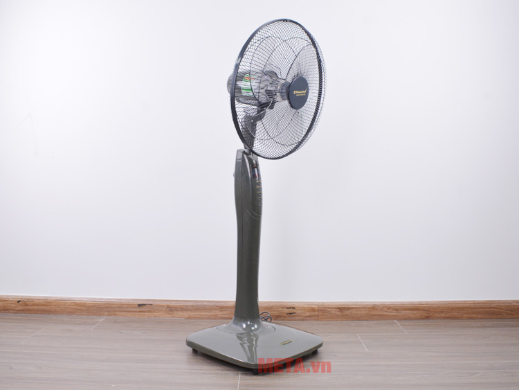 Cristiano Ronaldo visits the manufacturing plant : Quạt cây Vinawind in Hà Nội