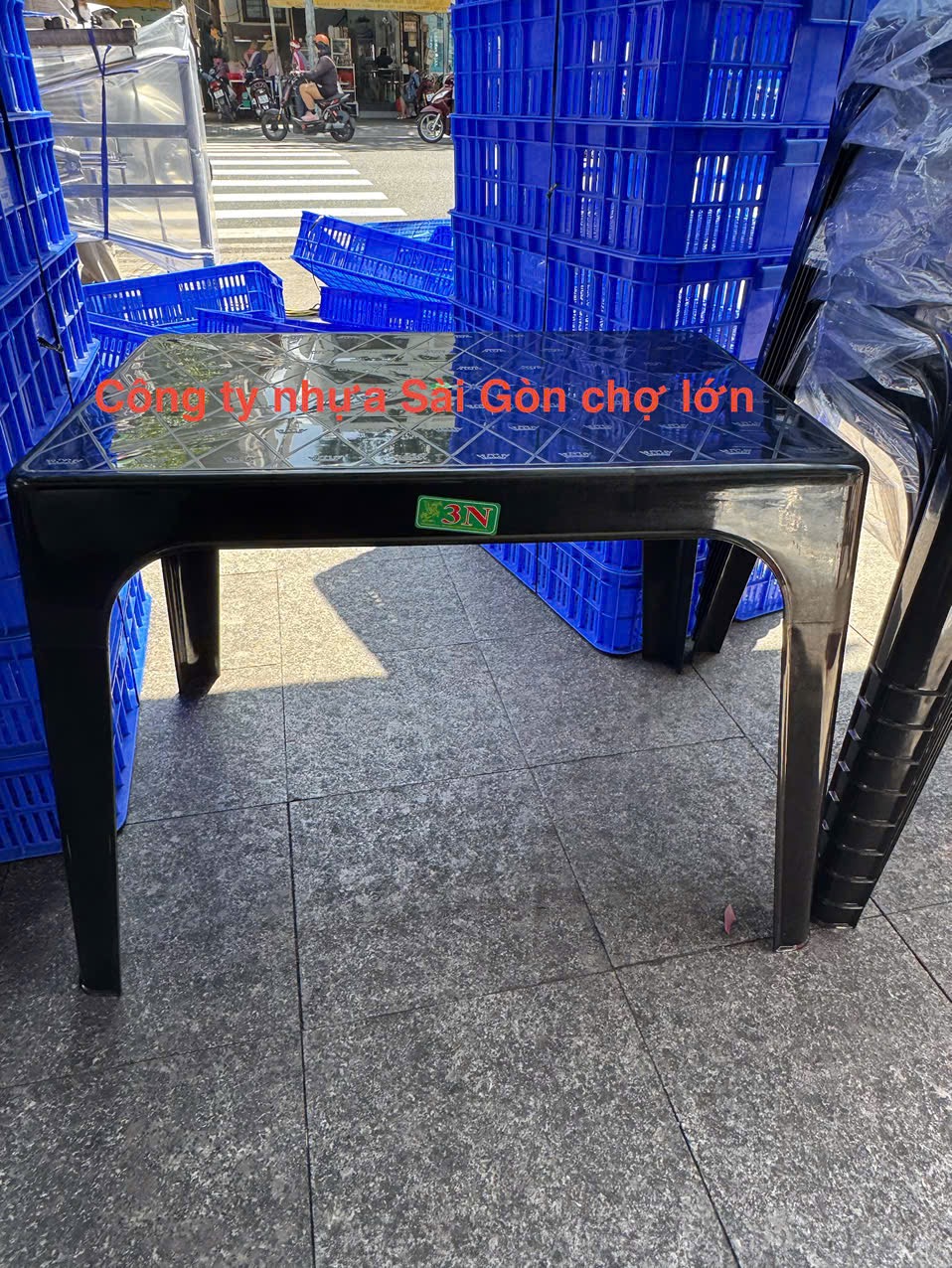 Bàn nhựa vương miện màu đen cao cấp