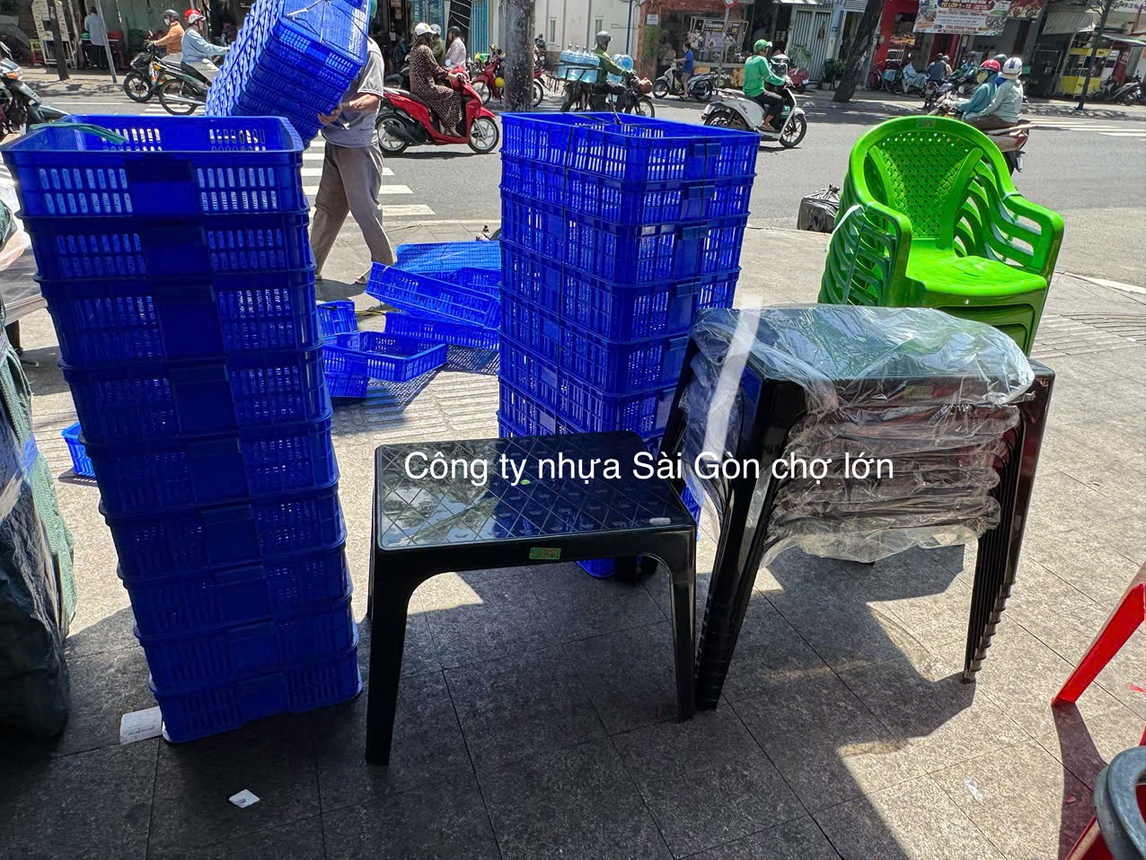 Bàn nhựa vương miện màu đen cao cấp
