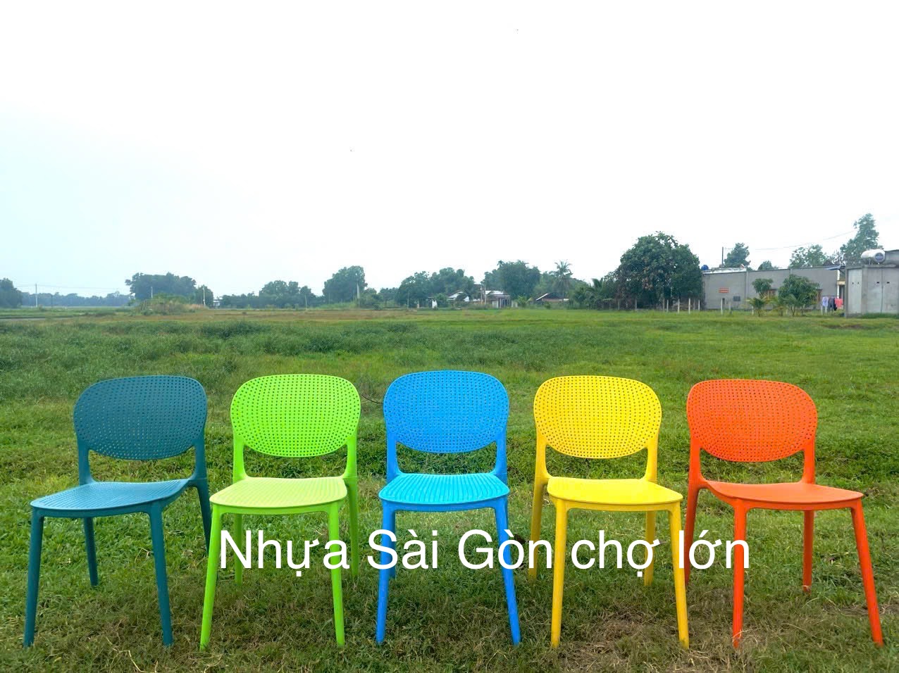 Ghế nhựa đúc caffe có lỗ holsalkyo nhập khẩu
