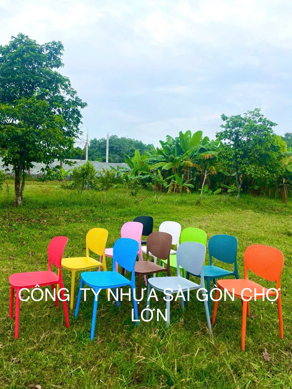 Ghế nhựa đúc caffe có lỗ holsalkyo nhập khẩu