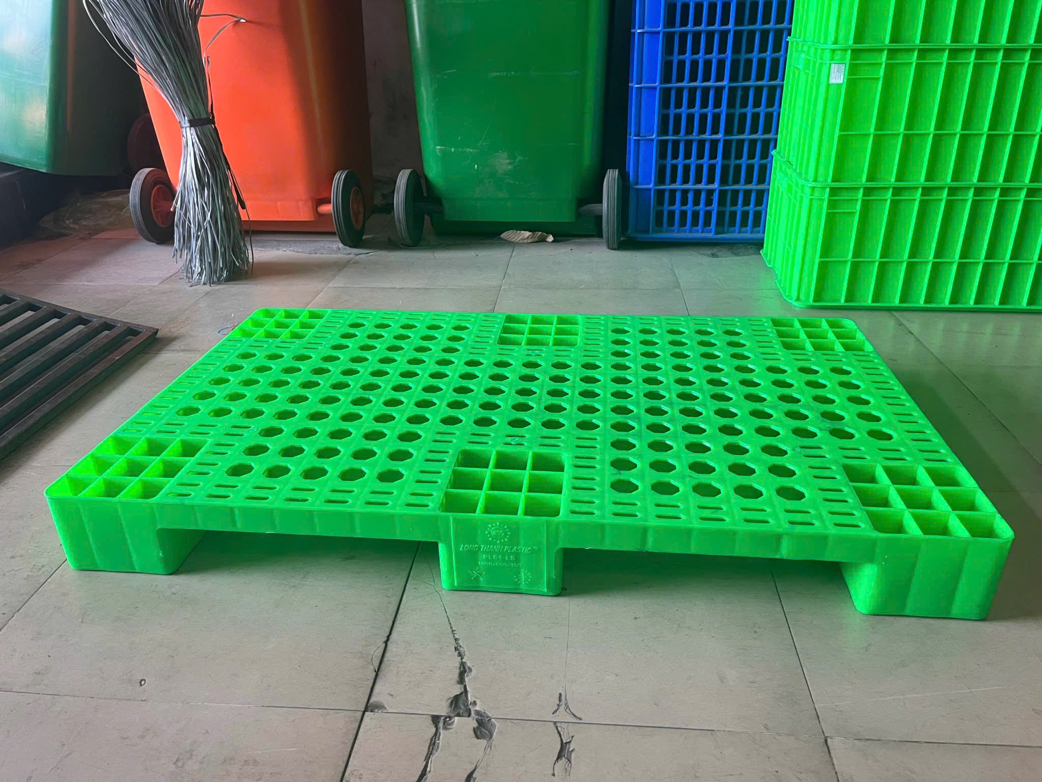 Pallet nhựa PL04-LS kích thước (L1000 x W600 x H100)mm ± 2%