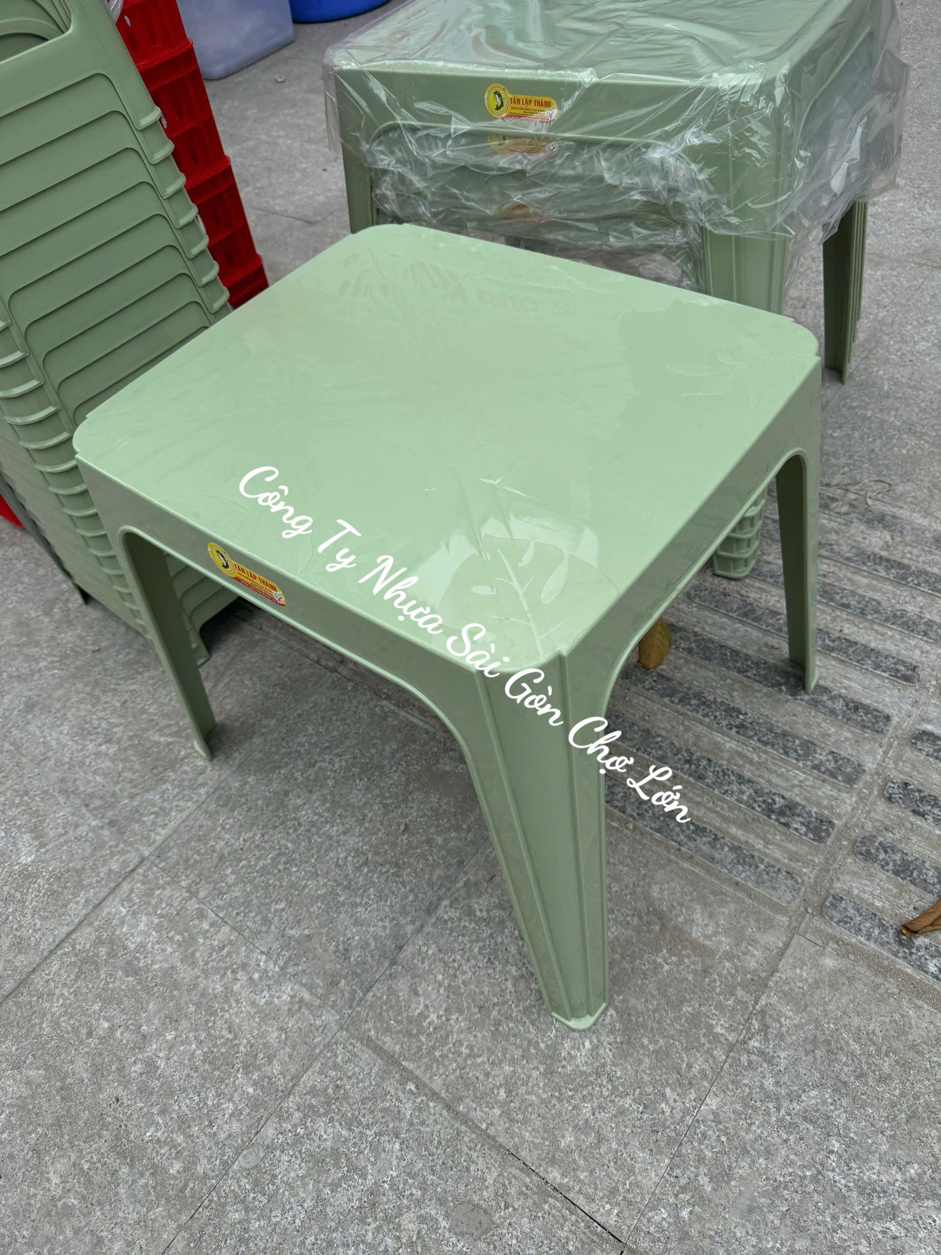BÀN VUÔNG NHẬT - Tân Lập Thành - (Kích thước: 57x49x44,5 cm)