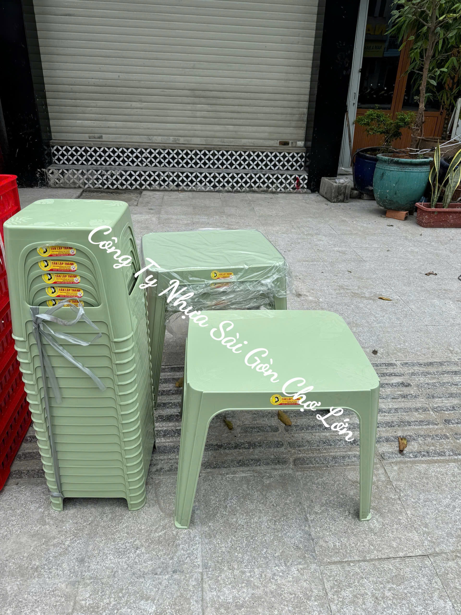 BÀN VUÔNG NHẬT - Tân Lập Thành - (Kích thước: 57x49x44,5 cm)