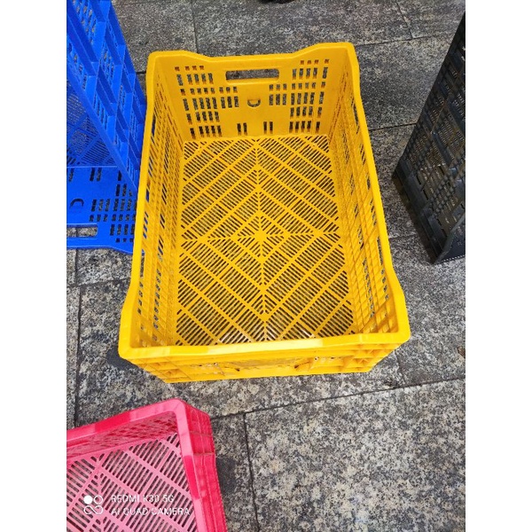 sóng hở  đựng trái cây và cà chua