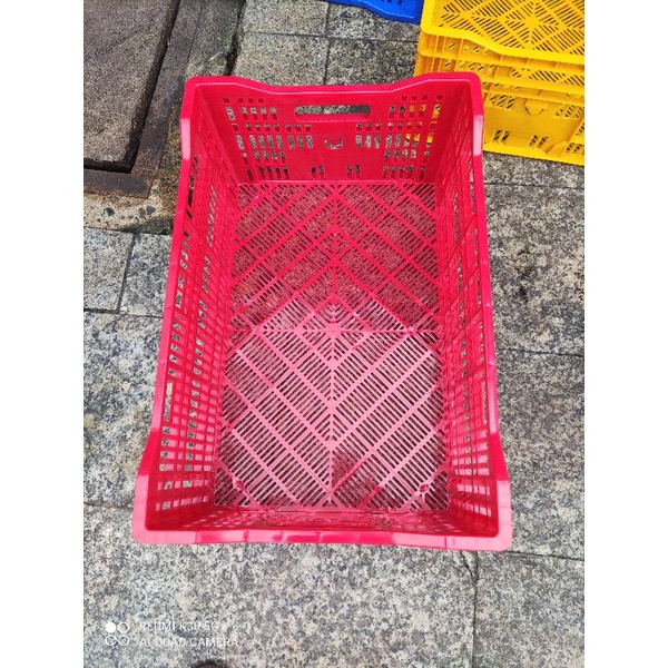 sóng hở  đựng trái cây và cà chua