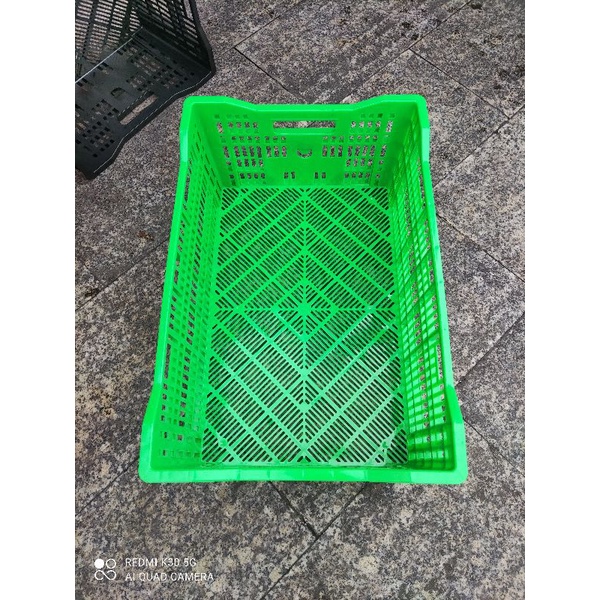 sóng hở  đựng trái cây và cà chua