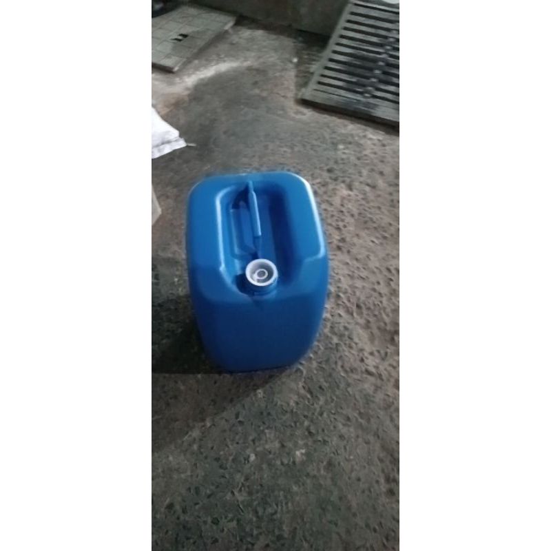 Can nhựa vuông 10 lít màu xanh và màu trắng