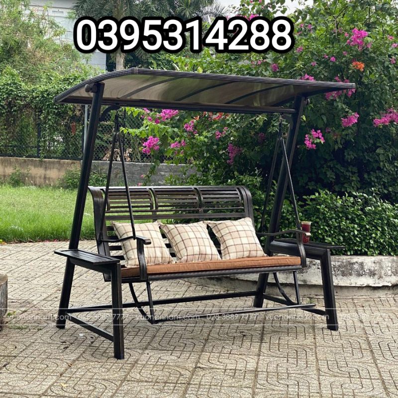 Xích đu 3 chỗ ngoài trời ,mái che pin mặt trời nhập khẩu