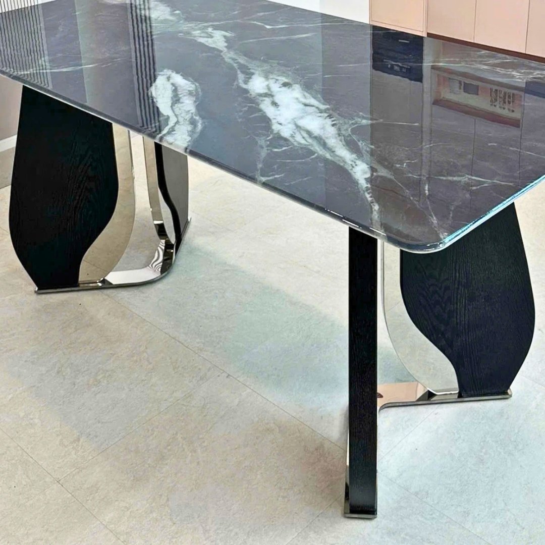 Bàn ăn Isabella 160 cm dành cho 6 người với thiết kế hiện đại và tinh tế. 