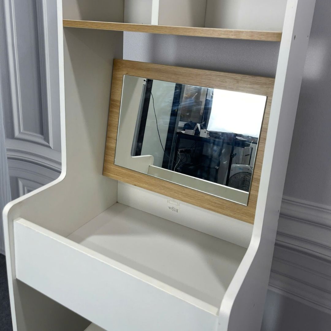 Bàn trang điểm MDF phủ Melamine có gương và ngăn để mỹ phẩm, thiết kế thanh lịch, thương hiệu KN Home Decor.