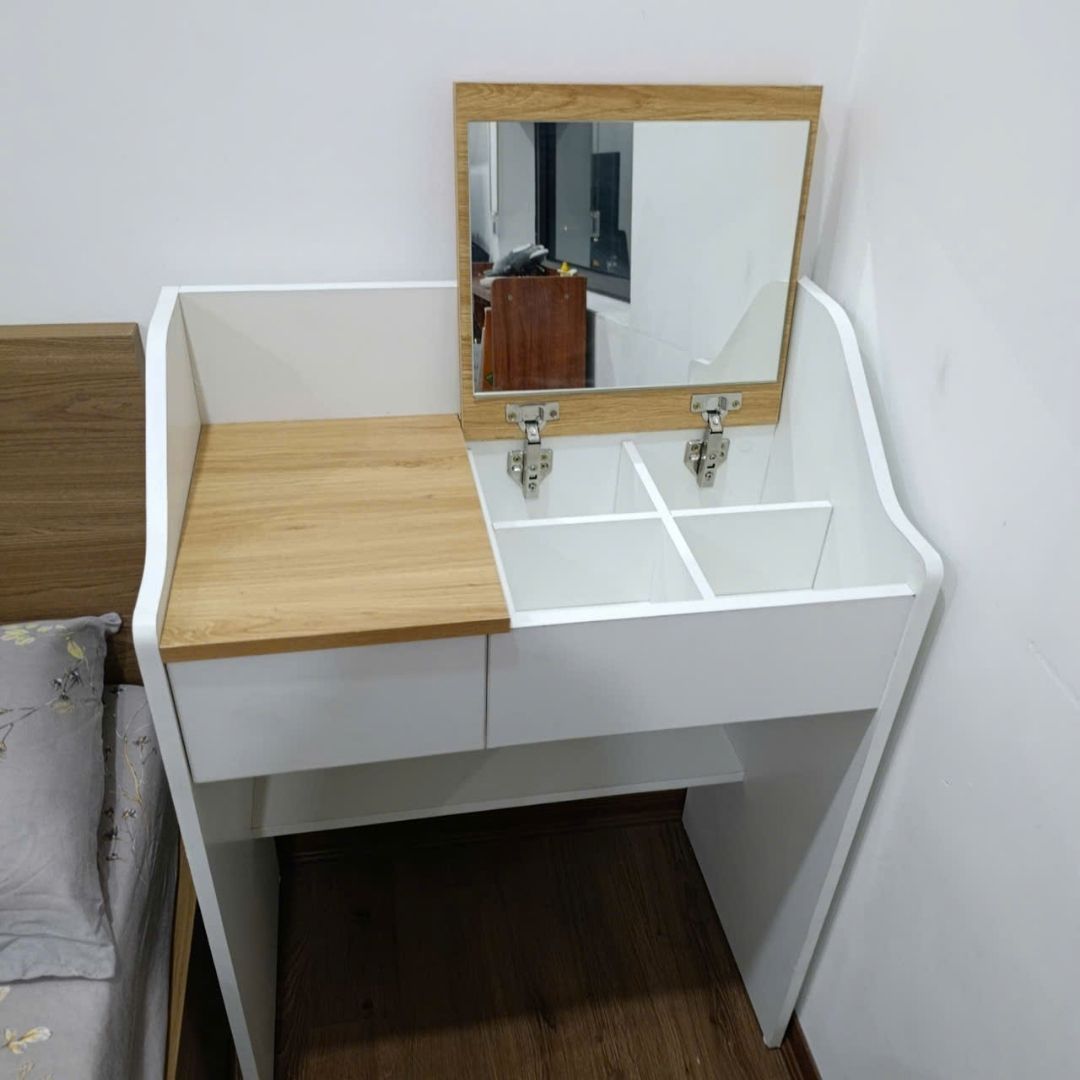 Bàn trang điểm MDF phủ Melamine có gương và ngăn kéo, thiết kế thanh lịch, thương hiệu KN Home Decor.