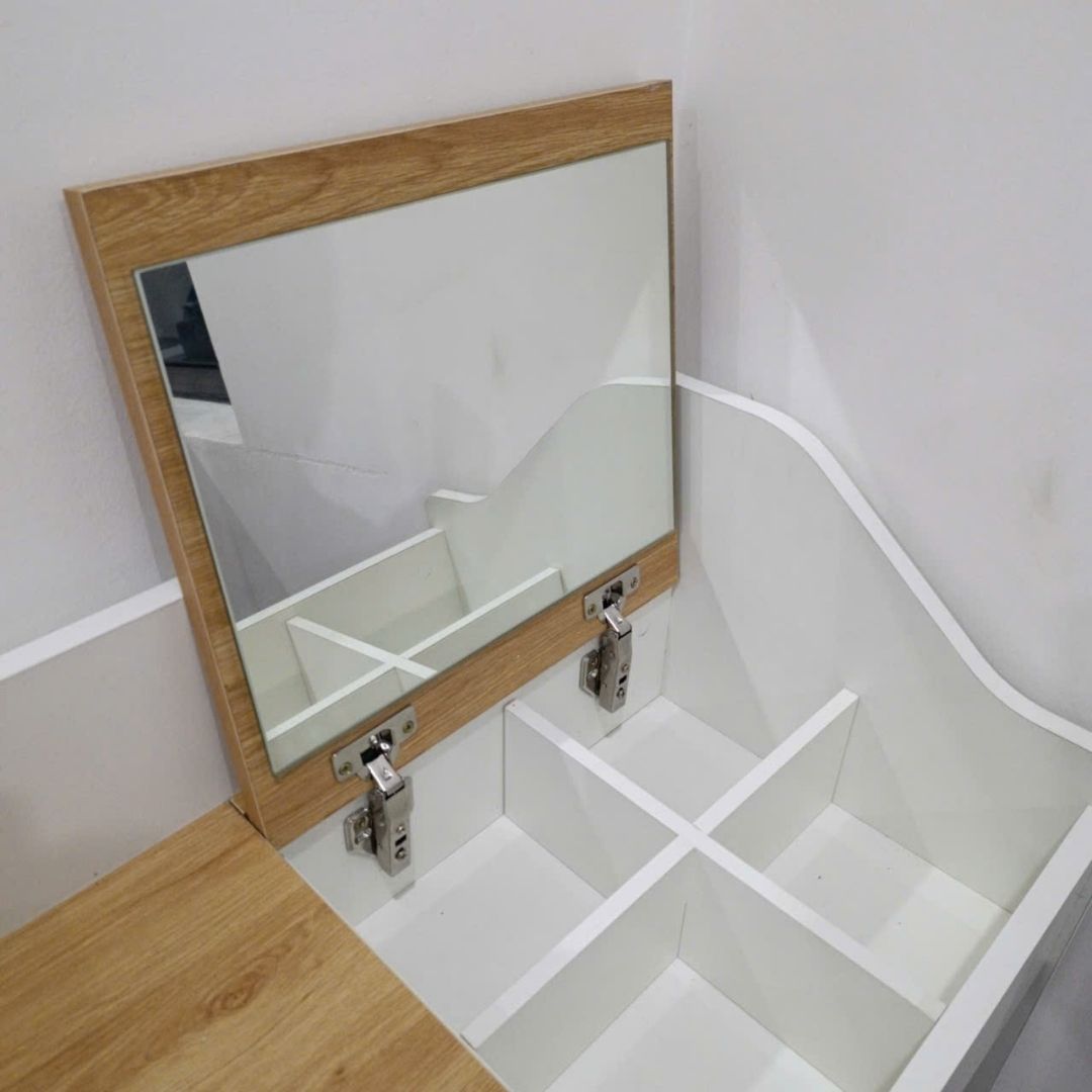 Bàn trang điểm MDF phủ Melamine có gương và ngăn kéo, thiết kế thanh lịch, thương hiệu KN Home Decor.