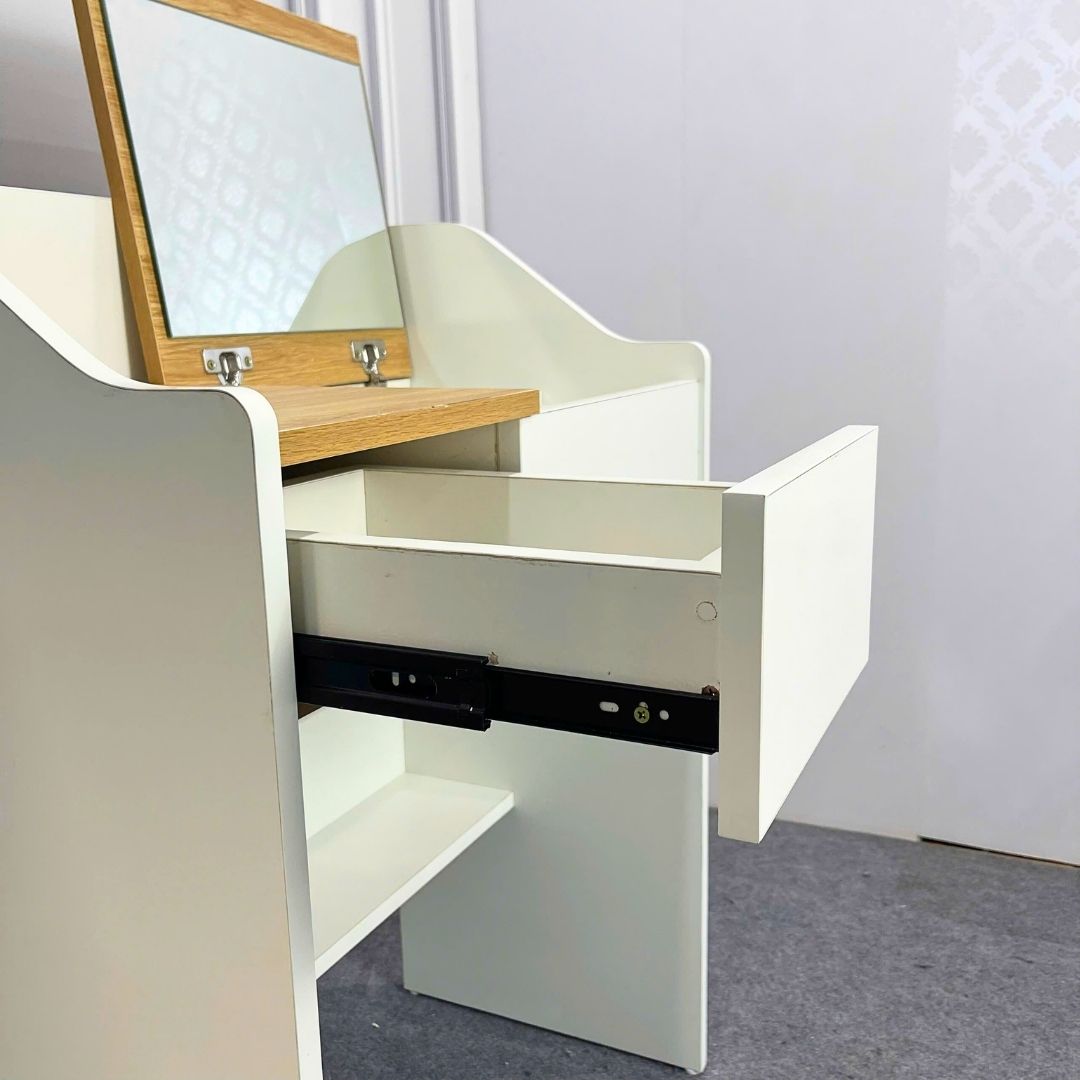Bàn trang điểm MDF phủ Melamine có gương và ngăn kéo, thiết kế thanh lịch, thương hiệu KN Home Decor.
