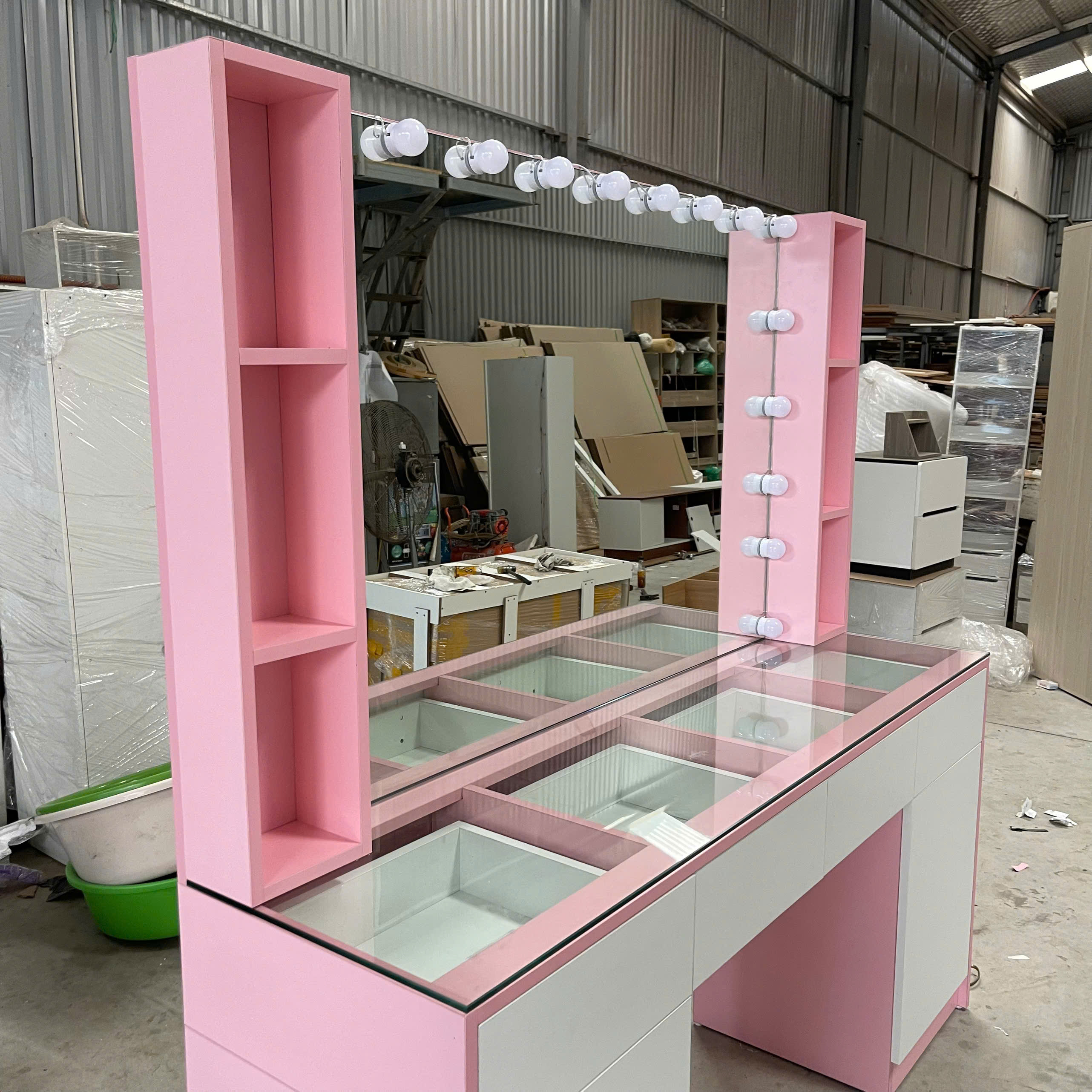 Bàn trang điểm MDF phủ Melamine có gương và ngăn để mỹ phẩm, thiết kế thanh lịch, thương hiệu KN Home Decor